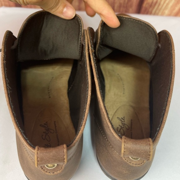 Soft style A hush puppies company brown lace booties with pompoms size 6.5 - Picture 9 of 16